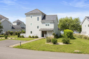 Front of lodge- click for photo gallery